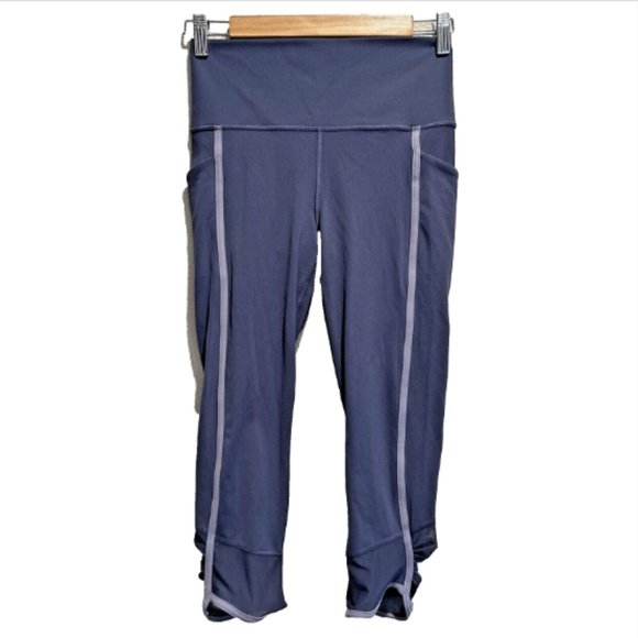Athleta Small Legging Salutation Stash Pocket II Intention Capri-Medieval Violet - Picture 4 of 12
